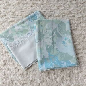 Springmaid Vintage 1960s 1970s Retro Pillowcase Pair Lace Trim Blue Roses